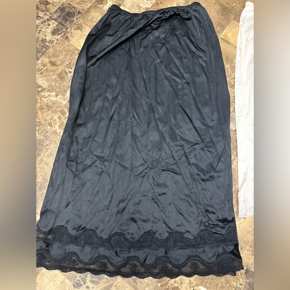 Reitmans retro Classic Black Maxi Skirt size small - Picture 3 of 9